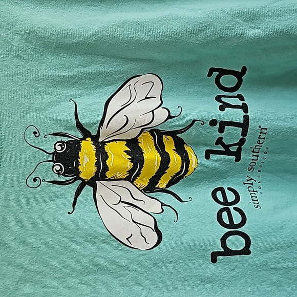 [*3 Items For $20 In Bundle*] Simply Southern Bee Kind Womens M shirt Crop Top - Picture 2 of 4